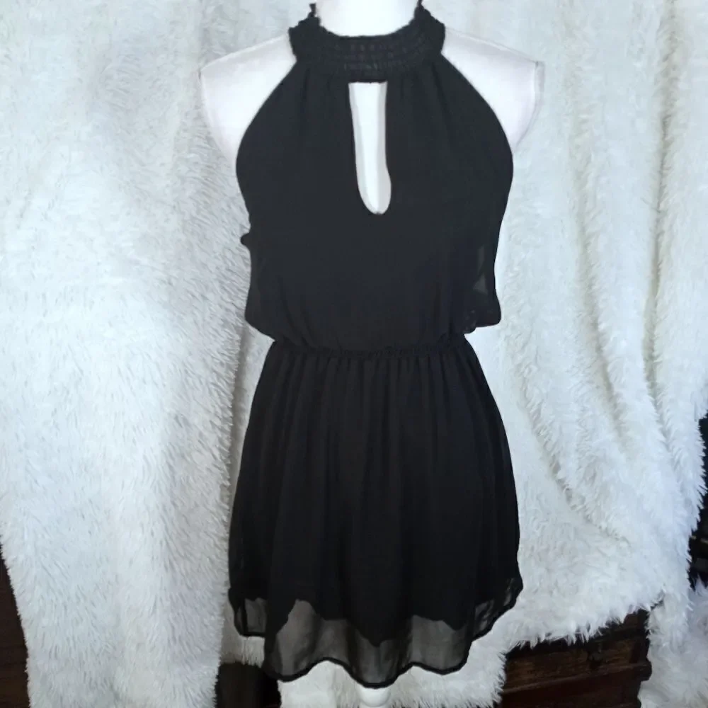 BLACK HALTER KEYHOLE MINI DRESS SZ.S EUC